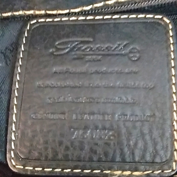 Fossil 100% pebbled leather black bag, contrast top stitched. - Picture 4 of 8